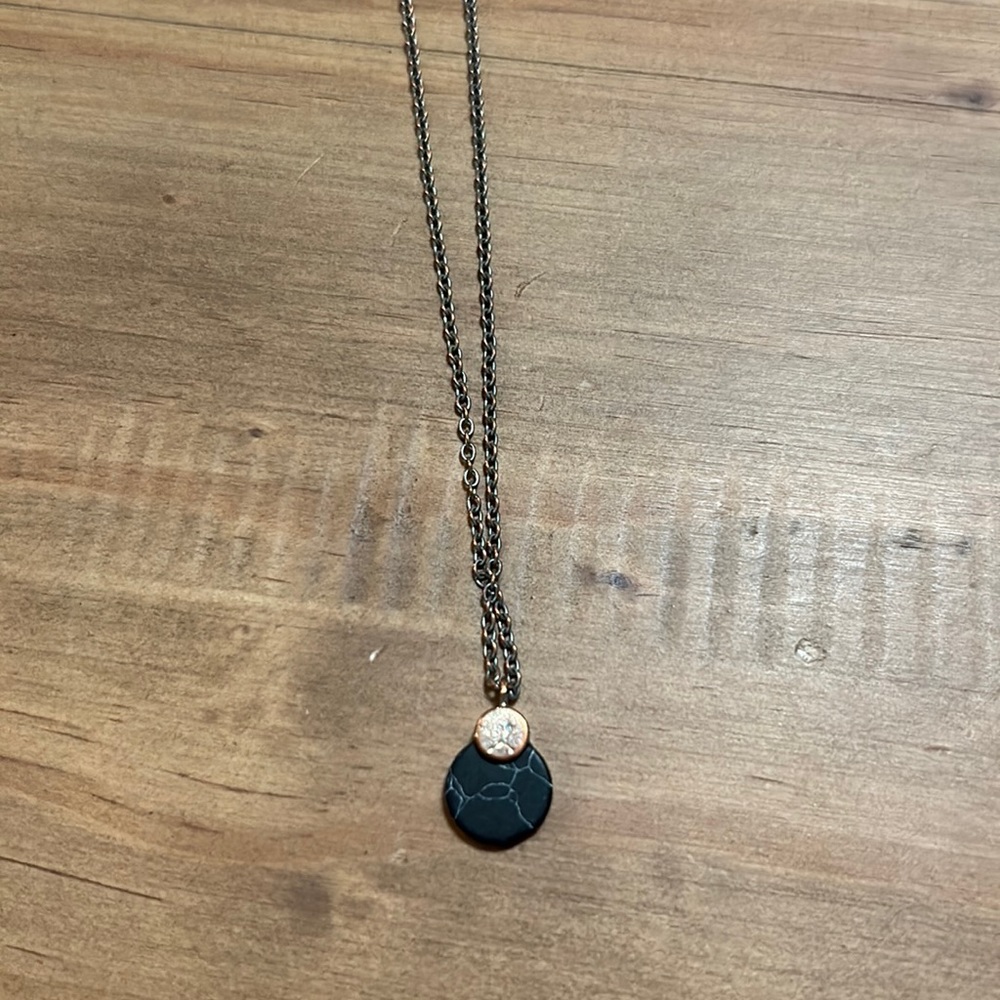 Short necklace Black pendant
